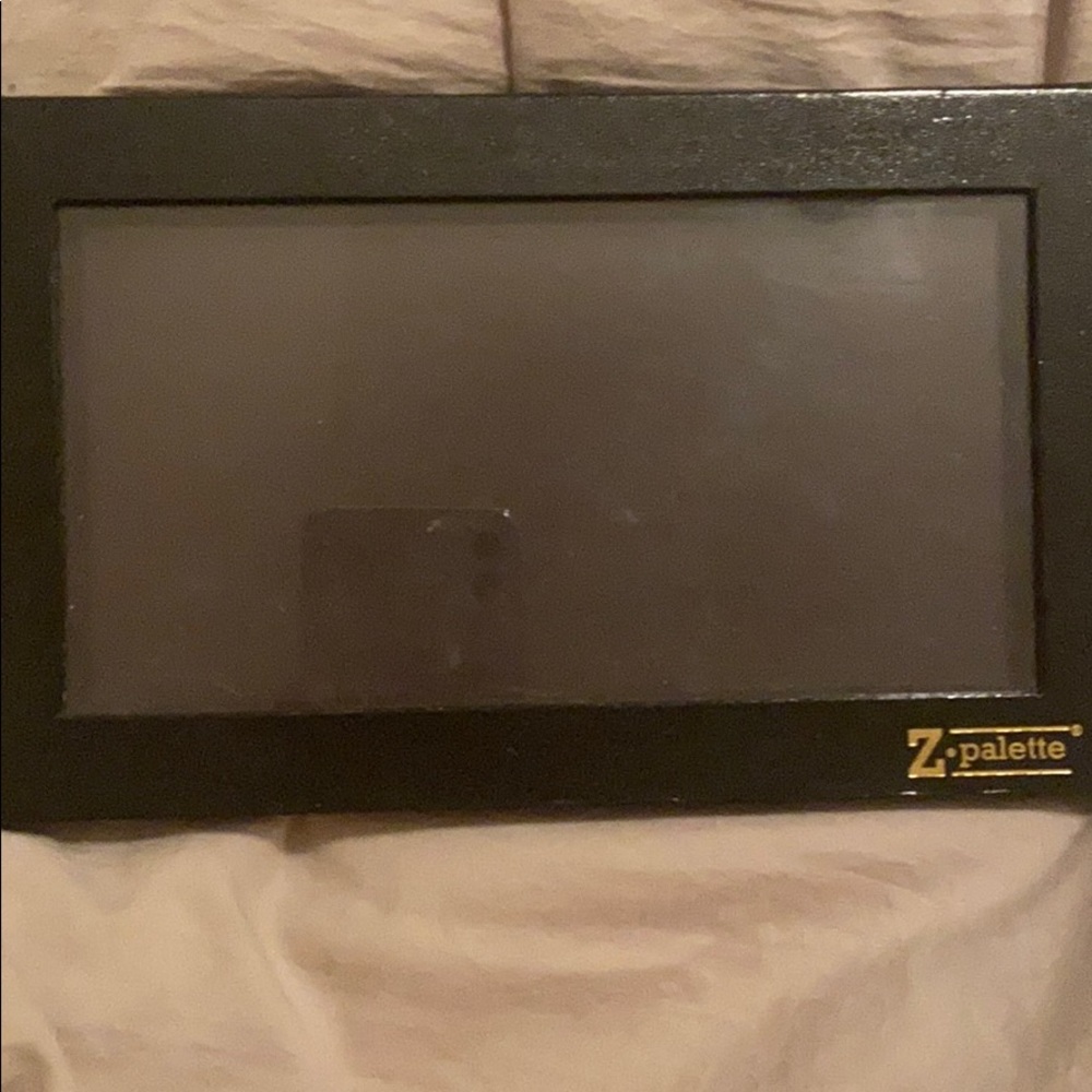Used Z Palette. Empty